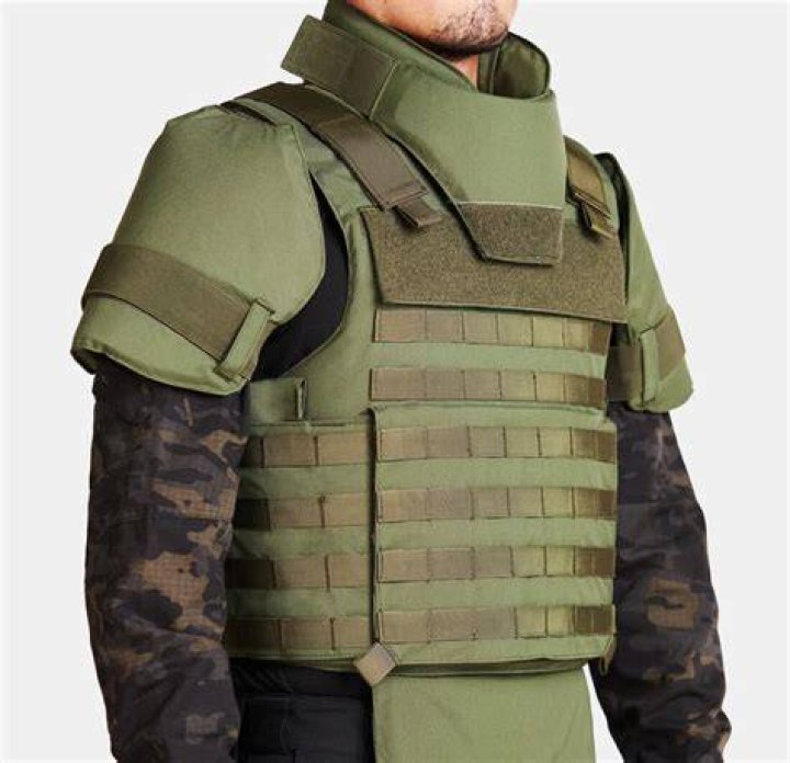 This body armour will offer you a weak protection. You will be slightly more resistant to your enemies attacks. A lightweight body armor