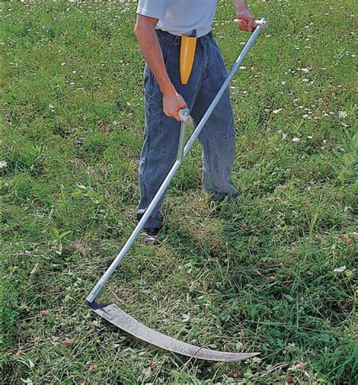 It is said that this scythe belonged to the Death itself. It is extremely fast. A scythe