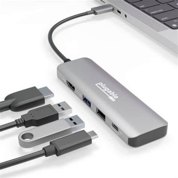 Can I use a USB hub to plug in a lot of USB drives with profile and save game data in the Xbox 360?