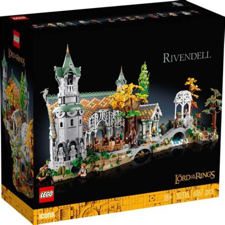 cropped screenshot of LEGO LOTR showing silver padlocks
