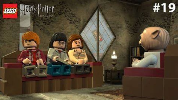How do I access purchased spells and hexes in LEGO Harry Potter Years 5-7?