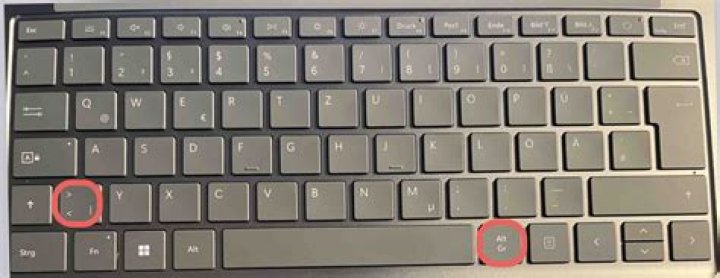 How do I get the vertical black bars while playing cs 1.6?