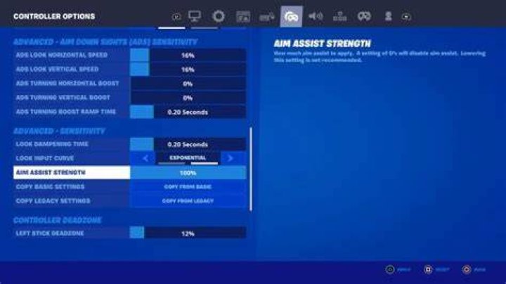 How does aim assist work in Fortnite on console?