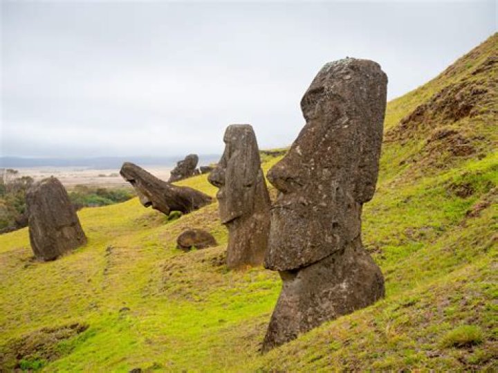 How many statues are there?