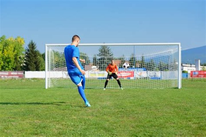 In co-op, when does the level difference XP penalty kick in? [duplicate]