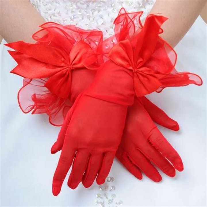 These enchanted gloves emit a soft red light when it's dark around you. In quests, they will randomly cast small fireballs towards your enemies, which can definitely be useful. Red enchanted gloves