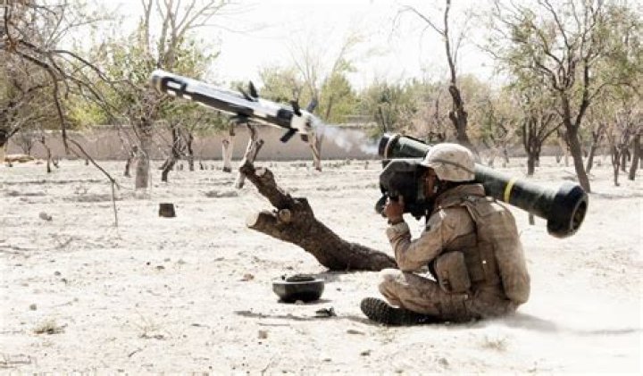 What are the conditions to get a lock with the Javelin Missile System?