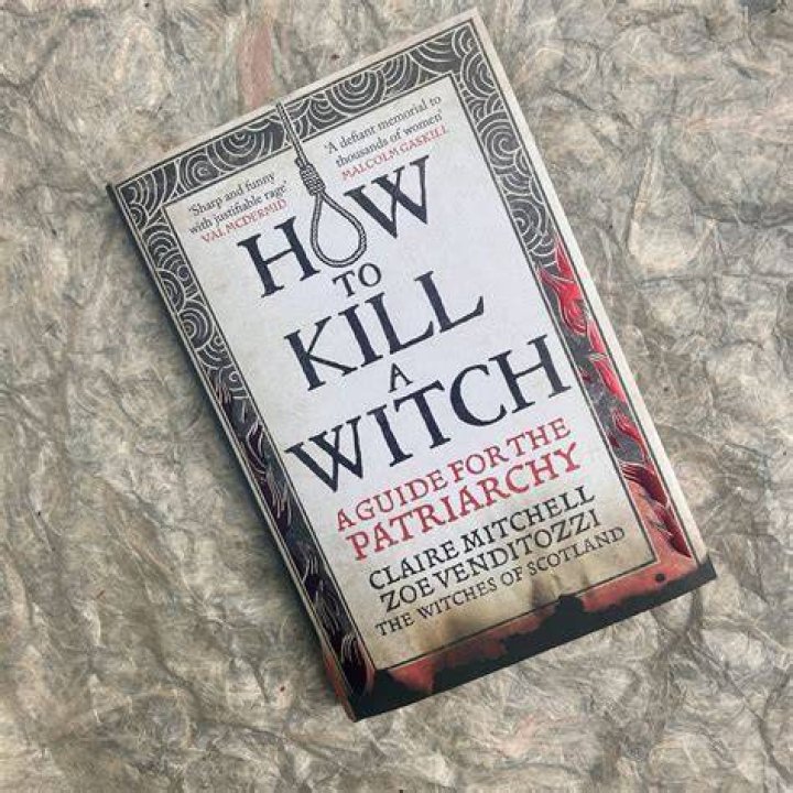What is a good tactic to kill a witch in Left 4 Dead without being hit?