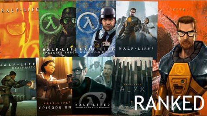 What online multiplayer features do the Half-Life games have?