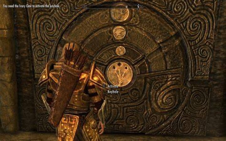Where can I find the Ivory Claw to open a door in Reachwater Rock?